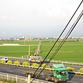 台灣的農田往往被便利的交通網分裂