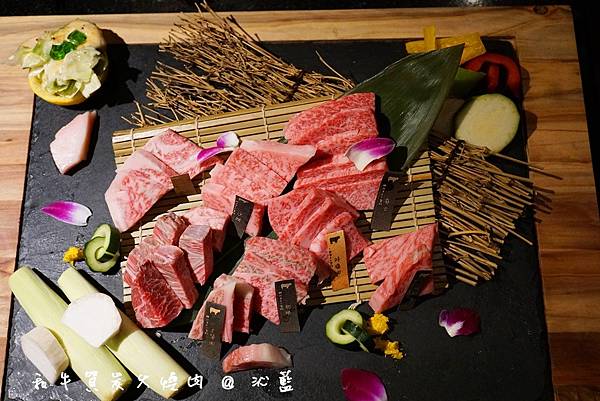 【食記】高雄 和牛賀日本和牛炭火燒肉專門店(近美術館)~*高貴不貴的頂級日本和牛燒肉、CP值高!(附菜單) @ :: 痞客邦 ::