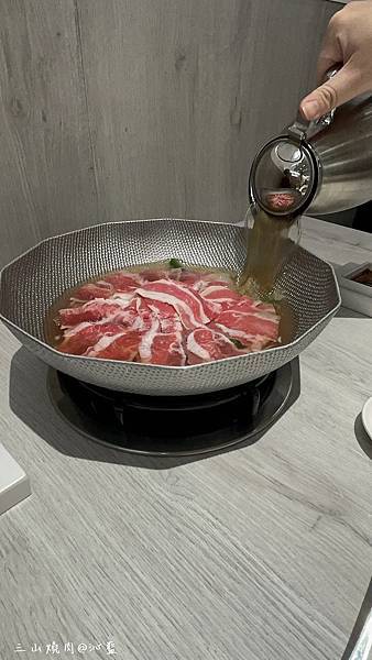 【食記】高雄　三山燒肉博愛店~*輕井澤集團燒肉新品牌、全台第