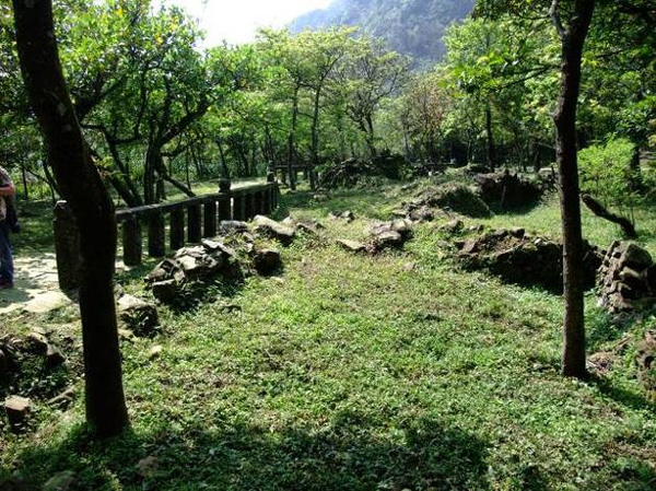 盧宅遺址，位於草嶺古道南麓，曾經作為提供過往商旅之休憩小客棧（宜蘭縣）。.jpg