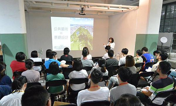 邀請跨領域專家學者講課,讓學員多方面學習.jpg 邀請跨領域專家學者講課,讓學員多方面學習.jpg