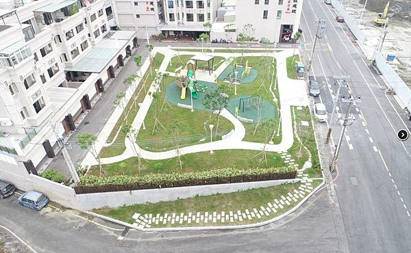 『高雄。橋頭』公兒10公園~鄰近仕隆國小及捷運橋頭站~~『親