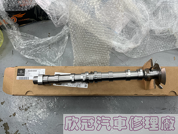 BENZ W118 CLA35 - 引擎抖動、M260汽缸蓋 BENZ W118 CLA35 - 引擎抖動、M260汽缸蓋