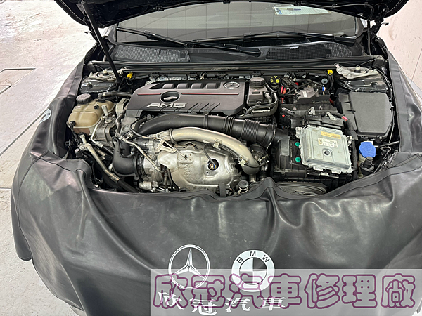 BENZ W118 CLA35 - 引擎抖動、M260汽缸蓋 BENZ W118 CLA35 - 引擎抖動、M260汽缸蓋