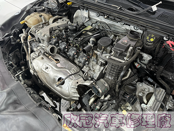 BENZ W118 CLA35 - 引擎抖動、M260汽缸蓋 BENZ W118 CLA35 - 引擎抖動、M260汽缸蓋