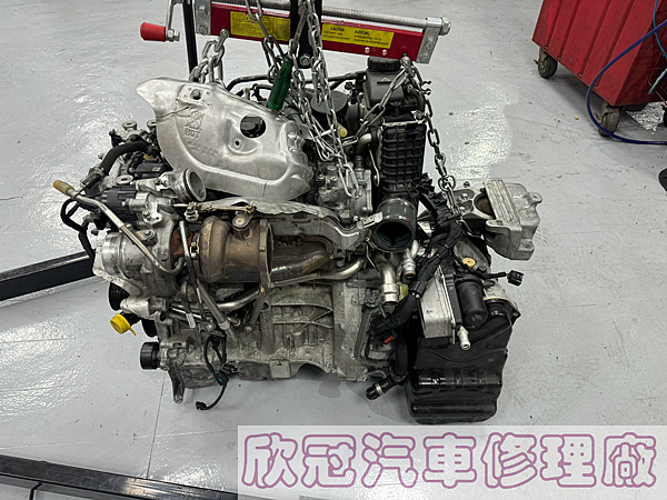 BENZ W118 CLA35 - 引擎抖動、M260汽缸蓋 BENZ W118 CLA35 - 引擎抖動、M260汽缸蓋