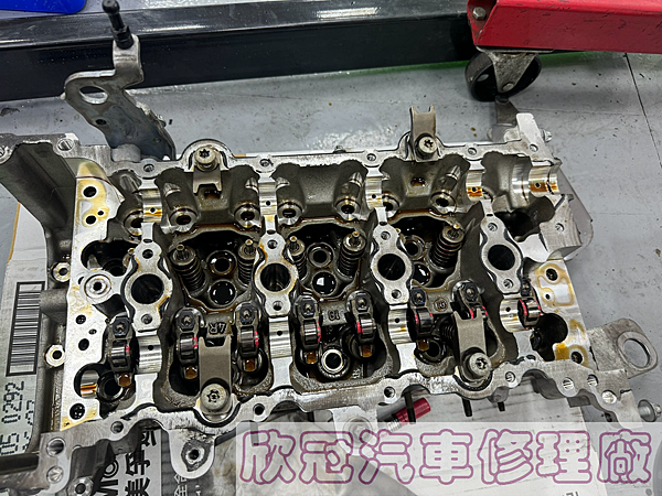 BENZ W118 CLA35 - 引擎抖動、M260汽缸蓋 BENZ W118 CLA35 - 引擎抖動、M260汽缸蓋