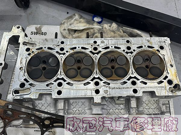 BENZ W118 CLA35 - 引擎抖動、M260汽缸蓋 BENZ W118 CLA35 - 引擎抖動、M260汽缸蓋