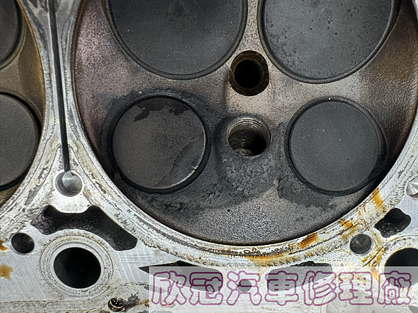 BENZ W118 CLA35 - 引擎抖動、M260汽缸蓋 BENZ W118 CLA35 - 引擎抖動、M260汽缸蓋