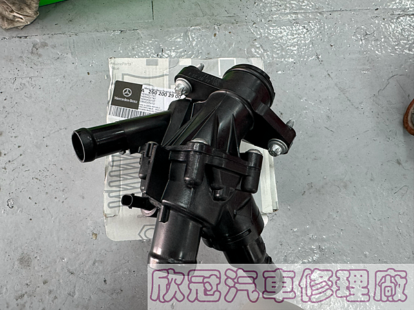 BENZ W118 CLA35 - 引擎抖動、M260汽缸蓋 BENZ W118 CLA35 - 引擎抖動、M260汽缸蓋