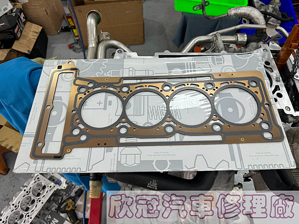 BENZ W118 CLA35 - 引擎抖動、M260汽缸蓋 BENZ W118 CLA35 - 引擎抖動、M260汽缸蓋