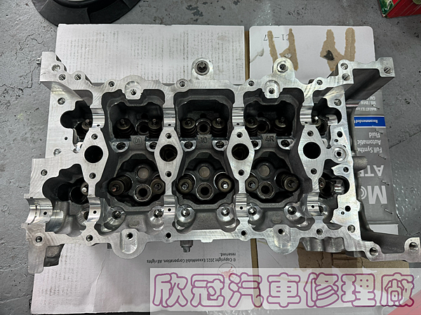 BENZ W118 CLA35 - 引擎抖動、M260汽缸蓋 BENZ W118 CLA35 - 引擎抖動、M260汽缸蓋