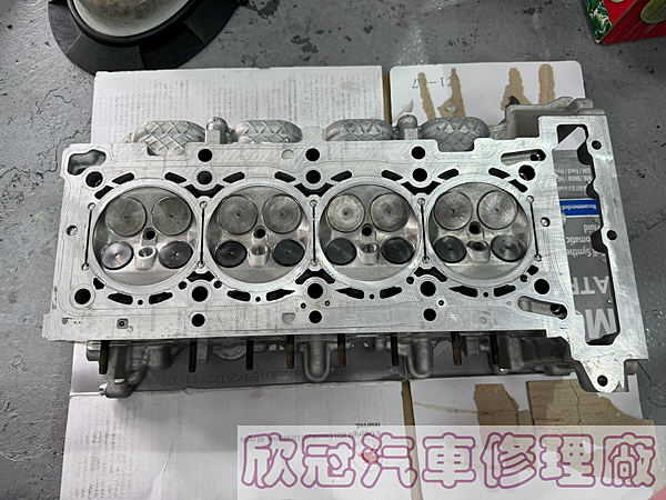 BENZ W118 CLA35 - 引擎抖動、M260汽缸蓋 BENZ W118 CLA35 - 引擎抖動、M260汽缸蓋