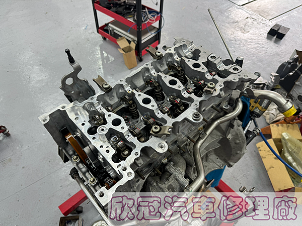 BENZ W118 CLA35 - 引擎抖動、M260汽缸蓋 BENZ W118 CLA35 - 引擎抖動、M260汽缸蓋