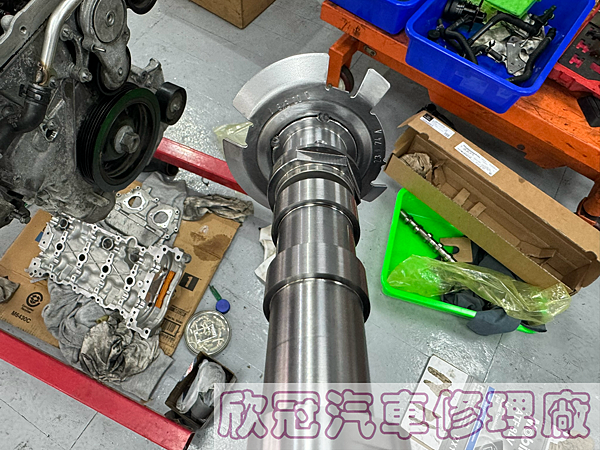 BENZ W118 CLA35 - 引擎抖動、M260汽缸蓋 BENZ W118 CLA35 - 引擎抖動、M260汽缸蓋