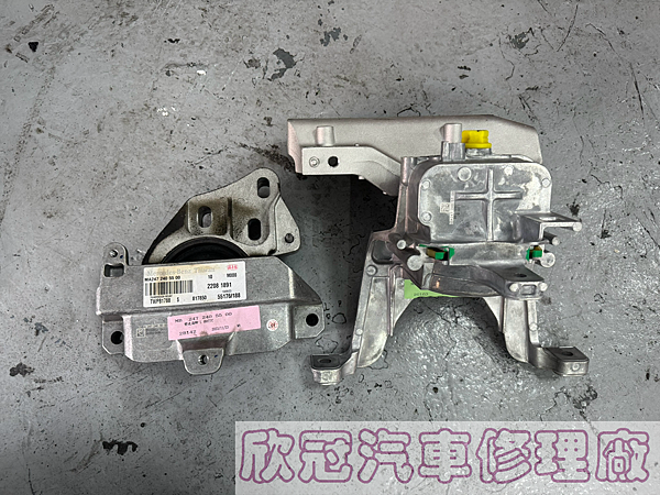 BENZ W118 CLA35 - 引擎抖動、M260汽缸蓋 BENZ W118 CLA35 - 引擎抖動、M260汽缸蓋