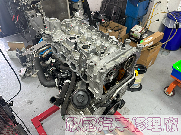 BENZ W118 CLA35 - 引擎抖動、M260汽缸蓋 BENZ W118 CLA35 - 引擎抖動、M260汽缸蓋