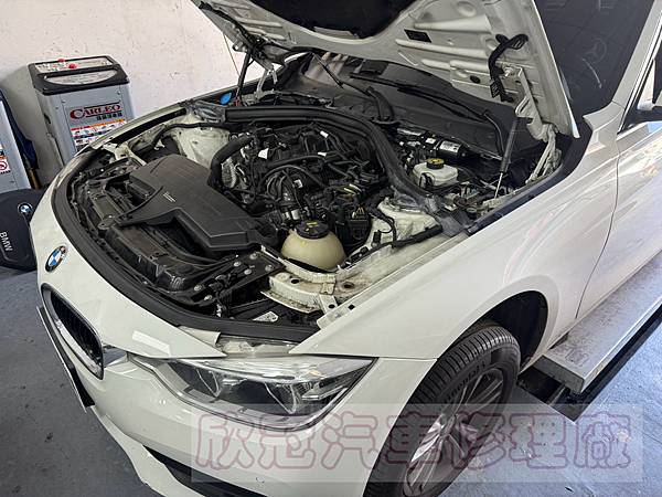 BMW F30 318i - 水溫過高、水泵浦漏水、電子節溫
