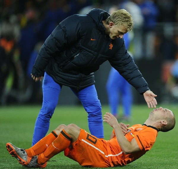 f2970005c3357e753f845ef173af3507-getty-fbl-wc2010-match64-ned-esp-trophy.jpg