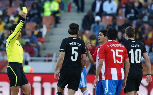 7ba9a2e909132299fe7504addb1dddba-getty-fbl-wc2010-match42-par-nzl.jpg