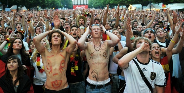 581ec77d3392023048f088d0d5b207e6-getty-fbl-wc2010-ger-esp-supporters-berlin.jpg