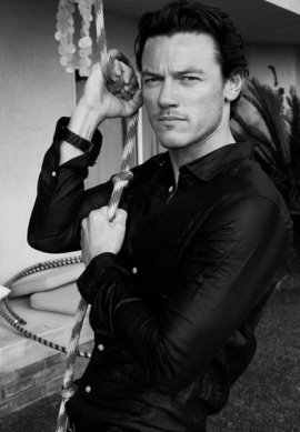 Luke-Evans (25).jpg