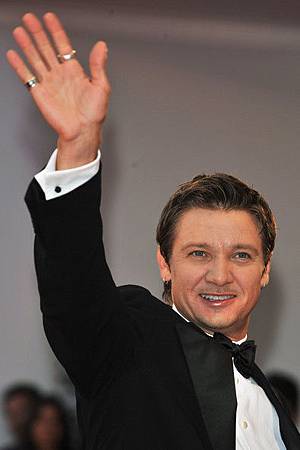 Jeremy+Renner+65th+Venice+Film+Festival+Hurt+FRGbG741axQl.jpg