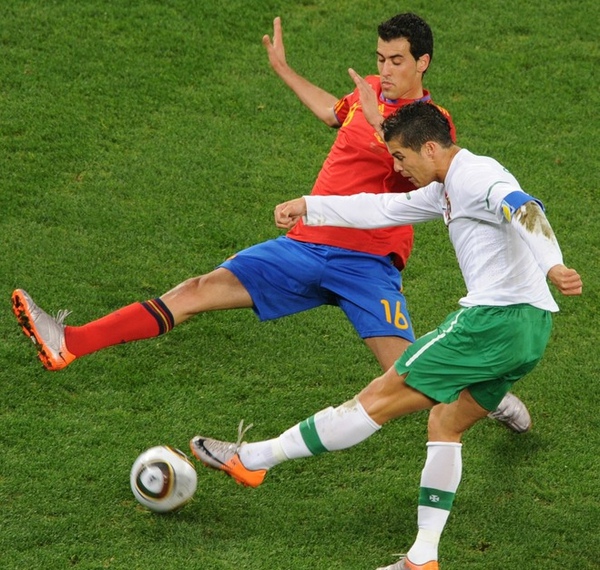 f319e9dd25b54cdfa4b6637fec32ad59-getty-correction-fbl-wc2010-match56-esp-por.jpg