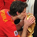 f21c5f2dd65ccb1745d9b1c6de5791f0-getty-fbl-wc2010-match64-ned-esp-trophy.jpg