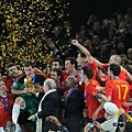 d448fbc27b4dfc3cb6a769b041a79886-getty-fbl-wc2010-match64-ned-esp-trophy.jpg