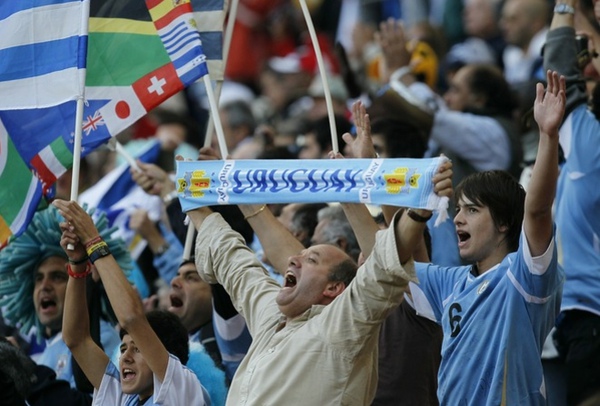 f1b56a426f35ac8f65dd5b3ce99c640c-getty-fbl-wc2010-match49-uru-kor.jpg