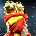 625649399e1260b46b0ba96b29c0a804-getty-fbl-wc2010-match64-ned-esp-trophy.jpg