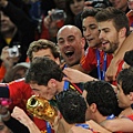 90c0aa9889628ff4122ecdb1c963008d-getty-fbl-wc2010-match64-ned-esp-trophy.jpg