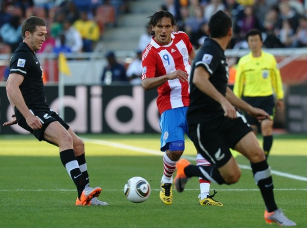 abf3d93fbde98b4c83f546bb2d8d2662-getty-fbl-wc2010-match42-par-nzl.jpg