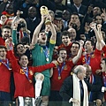 e4f491ff97c14c4b6a6575466d42bc39-getty-fbl-wc2010-match64-ned-esp-trophy.jpg