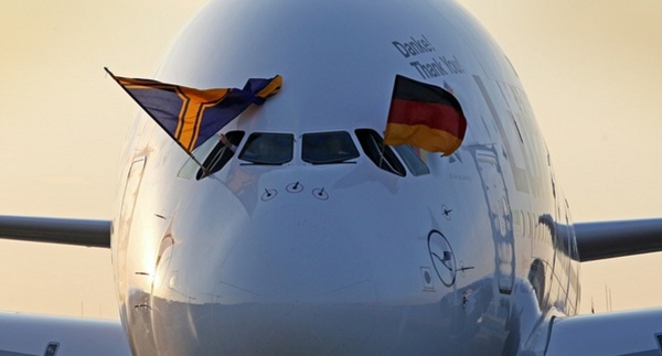 60964ada53fa0b29d6fac037538d4b52-getty-fbl-wc2010-ger-arrival-frankfurt.jpg