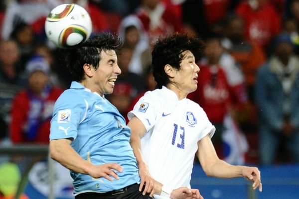 198c29fe216bad7861f6845d3e2015fc-getty-fbl-wc2010-match49-uru-kor.jpg