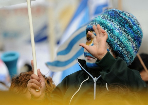 d1142b5cc91bfc535d4701a29be8bd90-getty-fbl-wc2010-uru-welcome-ceremony-fan.jpg
