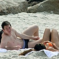 e3e2c2fffd049cea14ab3b0e0ad15366-getty-fbl-brazil-messi-beach.jpg