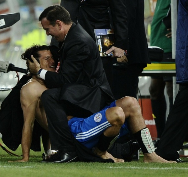 12e9d16fe42385b803040cf5dc8e0512-getty-addition-fbl-wc2010-match42-par-nzl.jpg