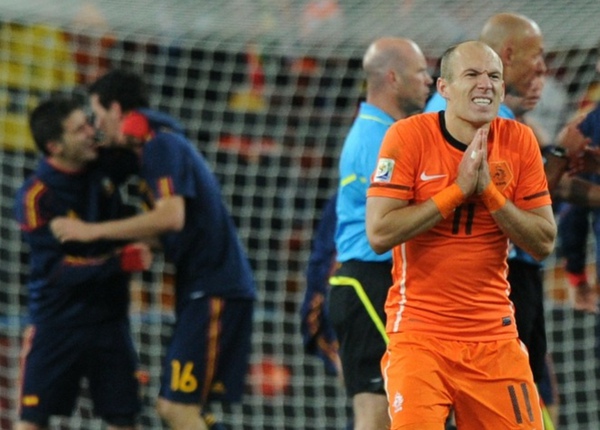 3e8ad48955a3aeb8d335492116641c01-getty-fbl-wc2010-match64-ned-esp-team.jpg
