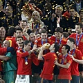 6d55219f82e9e88b77d47d1b69758a12-getty-fbl-wc2010-match64-ned-esp-trophy.jpg