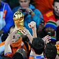 ec4457e120a3cffd4f6868a43bad8f39-getty-fbl-wc2010-match64-ned-esp-trophy.jpg