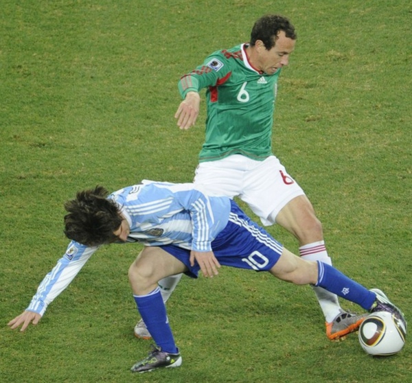 d6f34ee83b1e6b508e6614da8c7da58b-getty-fbl-wc2010-match52-arg-mex.jpg