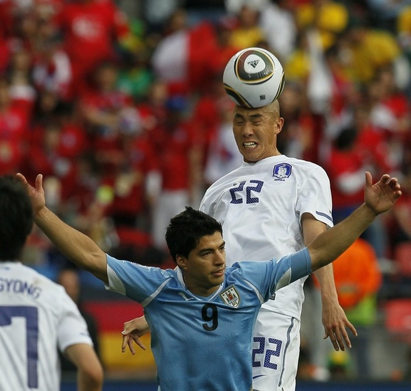 e6945f0f8b62fe5c6e1b5f152643633b-getty-fbl-wc2010-match49-uru-kor.jpg