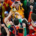 61e5135c74a516fa9839b266407d6d27-getty-fbl-wc2010-match64-ned-esp-trophy.jpg