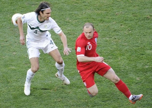 830b135596d37c560a35585022ed06ad-getty-fbl-wc2010-match37-slo-eng.jpg