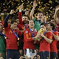 c219efc558746b8cfd5d2225ddbe0ed7-getty-topshots-fbl-wc2010-match64-ned-esp-trophy.jpg