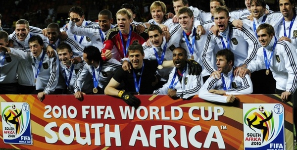917e9c0bbf6c1a00d8fc053a4bbc7174-getty-fbl-wc2010-match63-uru-ger.jpg