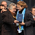 c03a92cb730d13bc8e3ba1014bbe22f7-getty-fbl-wc2010-uru-welcome-ceremony-mujica.jpg